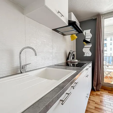 Apartment Lumineux Avec Piscine, Vue Port A *