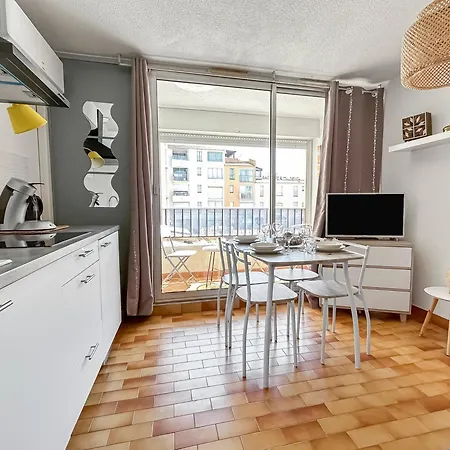 Apartment Lumineux Avec Piscine, Vue Port A *