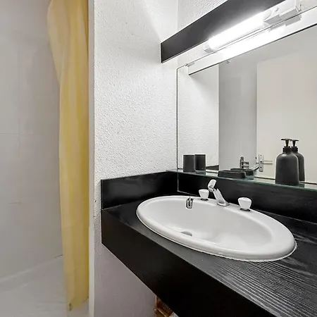Apartment Lumineux Avec Piscine, Vue Port A
